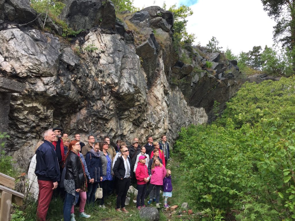 Guided tour of the open pit mine in Ytterby Gruva